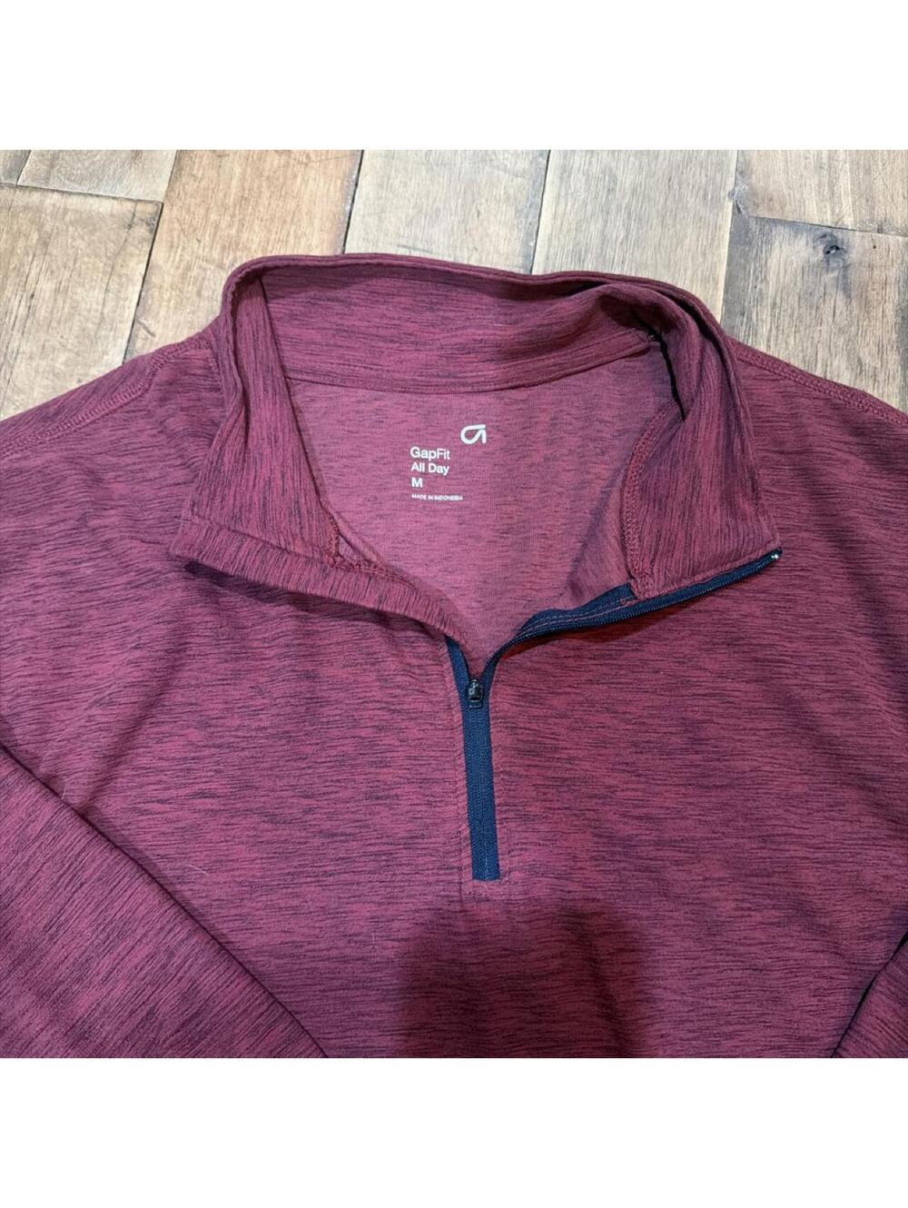 Gap Men's Burgundy and Red Sweatshirt